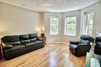 1409 Commonwealth Avenue, Unit 301 in Boston, MA - Building Photo - Building Photo