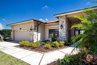 8122 Misty Oaks Blvd in Sarasota, FL - Building Photo - Building Photo