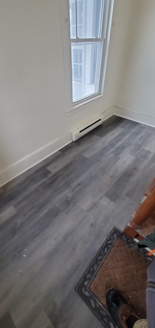 18 Main St, Unit C in North Bennington, VT - Foto de edificio - Building Photo