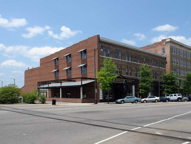 405 Hay St in Fayetteville, NC - Foto de edificio - Building Photo