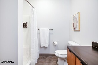 2621 S Jefferson Ave, Unit 323 in Springfield, MO - Building Photo - Building Photo