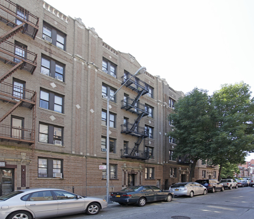 23-24 31st Ave in Long Island City, NY - Building Photo