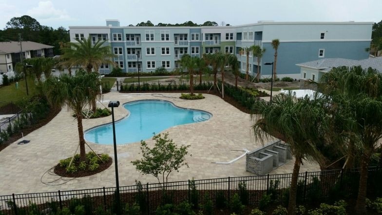 Clearlake Isles in Cocoa, FL - Foto de edificio