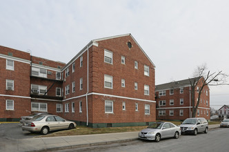 Maple Tree Apartments in Patchogue, NY - Building Photo - Building Photo