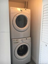 151 SE 1st St, Unit 1611 in Miami, FL - Building Photo - Building Photo