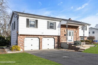 107 Old Bridge Dr in Howell, NJ - Building Photo - Building Photo