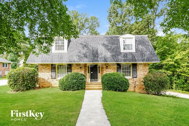 property at 2204 Lynncrest Ln