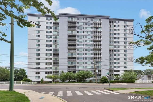 1 Strawberry Hill Ave in Stamford, CT - Building Photo - Building Photo