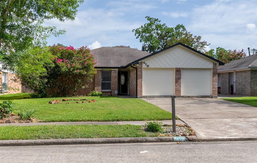 419 Capehill Dr in Webster, TX - Building Photo