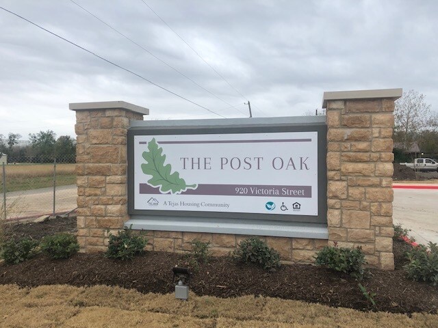 The Post Oak in Edna, TX - Building Photo