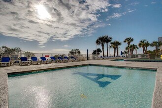 647 N Creekside Dr in Murrells Inlet, SC - Building Photo - Building Photo