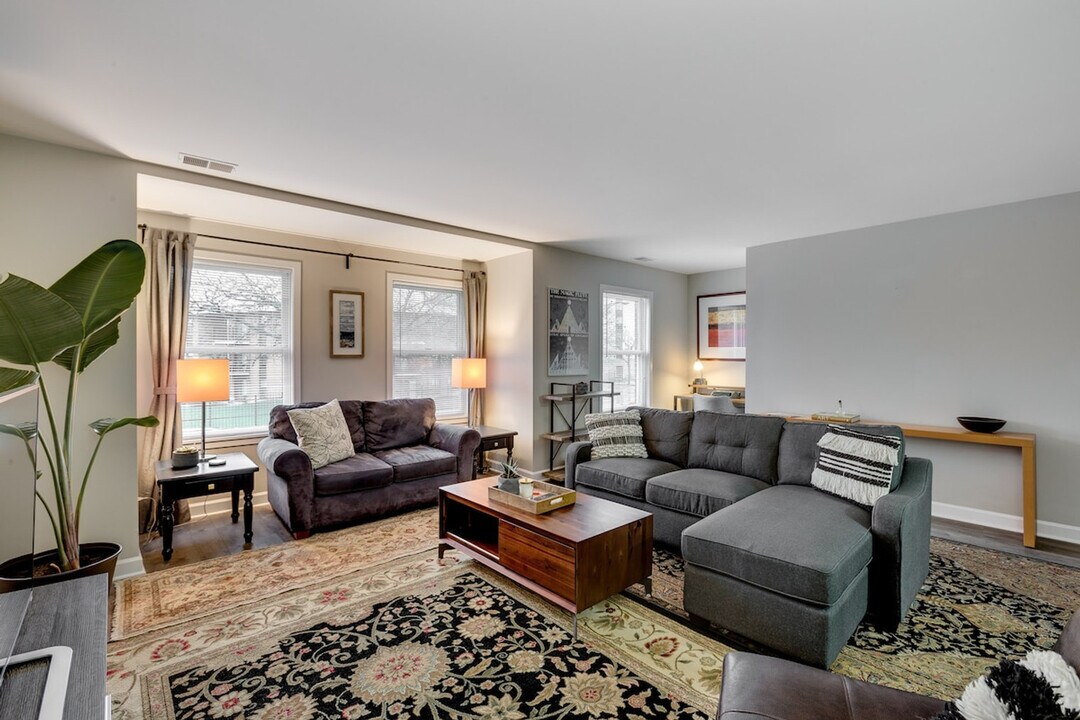 226 S Hoyne Ave in Chicago, IL - Building Photo