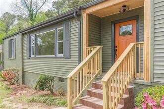 525 Rosemont Dr in Decatur, GA - Building Photo - Building Photo