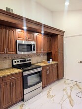 700 SW 113th Ave in Pembroke Pines, FL - Building Photo - Building Photo