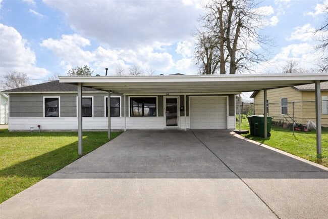 property at 618 Fostoria Ln