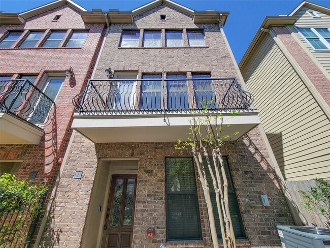 2904 Chenevert St in Houston, TX - Building Photo - Building Photo