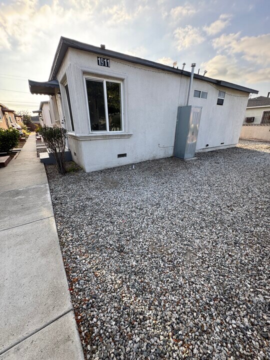 1911 Harbor Ave in Long Beach, CA - Building Photo