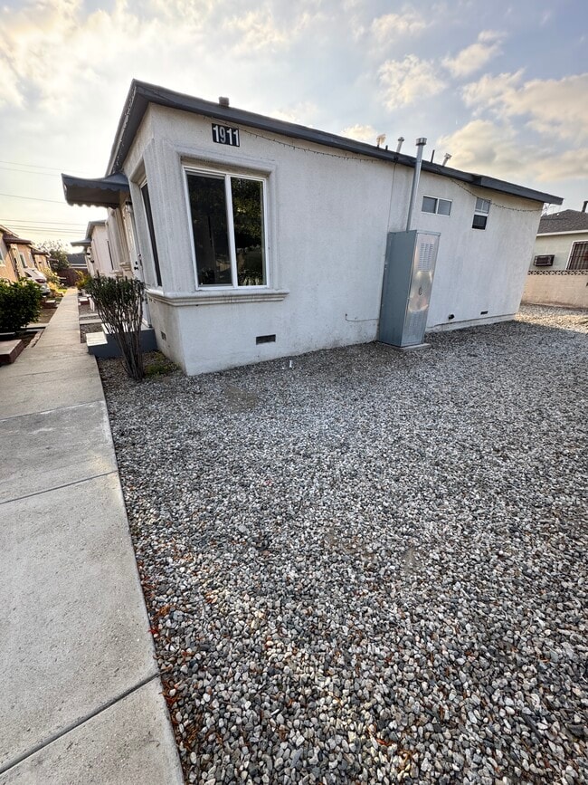 property at 1911 Harbor Ave