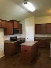7205 Hackberry Ct in Granbury, TX - Foto de edificio - Building Photo