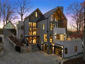 1033 Reeder Cir NE in Atlanta, GA - Building Photo