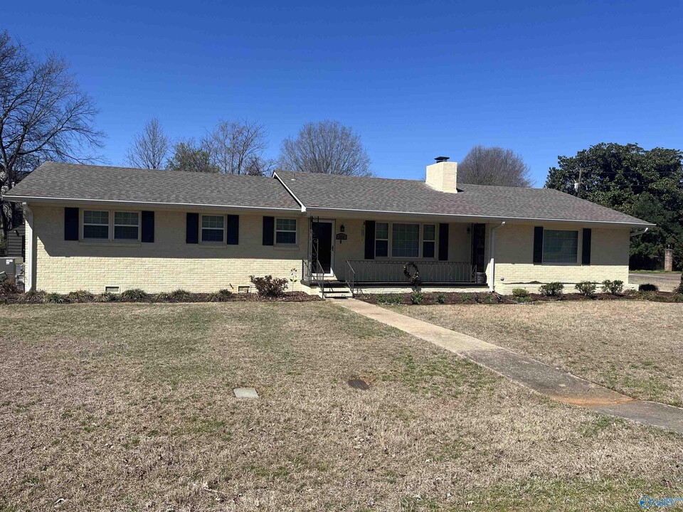 1711 Lydia Dr NW in Huntsville, AL - Building Photo