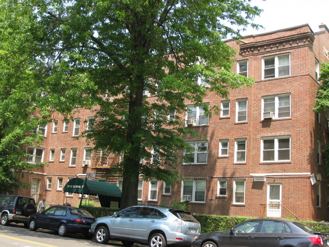 143-15 Bowne St in Flushing, NY - Building Photo - Building Photo