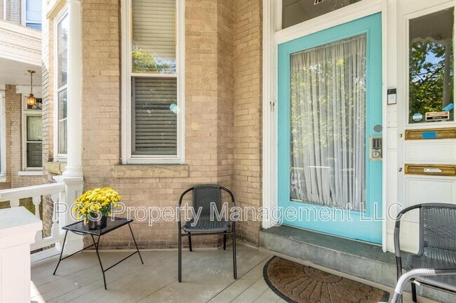 property at 1621 W Grace St