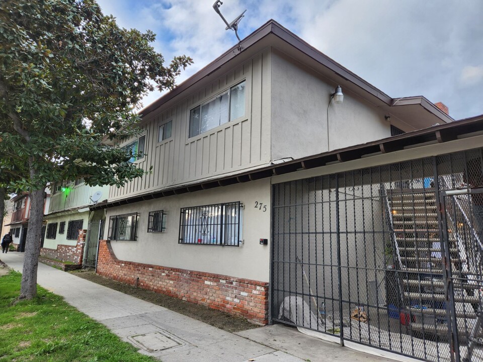 275 E Artesia Blvd in Long Beach, CA - Building Photo