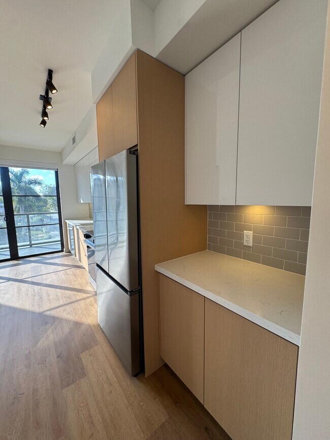 1640 NE 125th St, Unit 522 in North Miami, FL - Foto de edificio - Building Photo