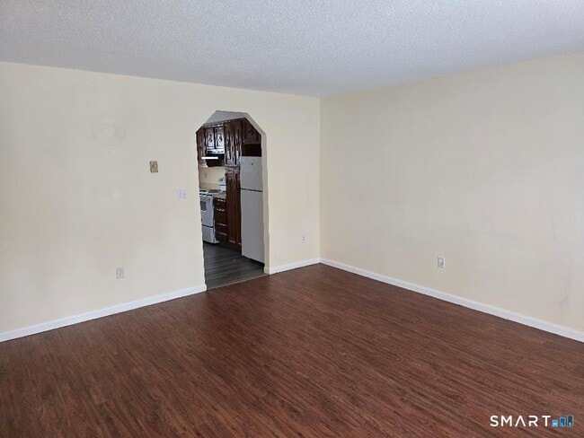 100 Mark Ln in Waterbury, CT - Building Photo - Building Photo