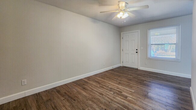 1107 Melvin Dr, Unit C in Hanahan, SC - Building Photo - Building Photo