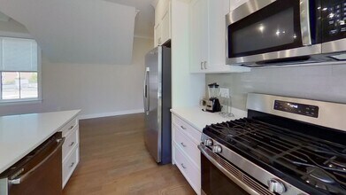 81 Linden St, Unit 3 in Boston, MA - Foto de edificio - Building Photo