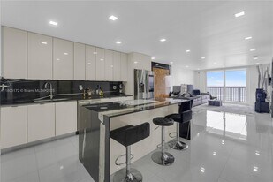 400 N Surf Rd in Hollywood, FL - Building Photo