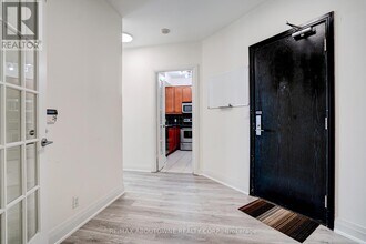 90 Absolute Ave in Mississauga, ON - Building Photo - Building Photo