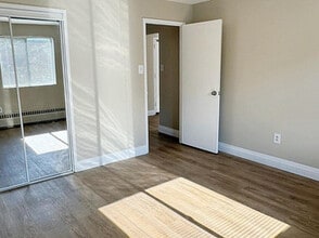 Cedar Towers in Cambridge, ON - Building Photo - Building Photo