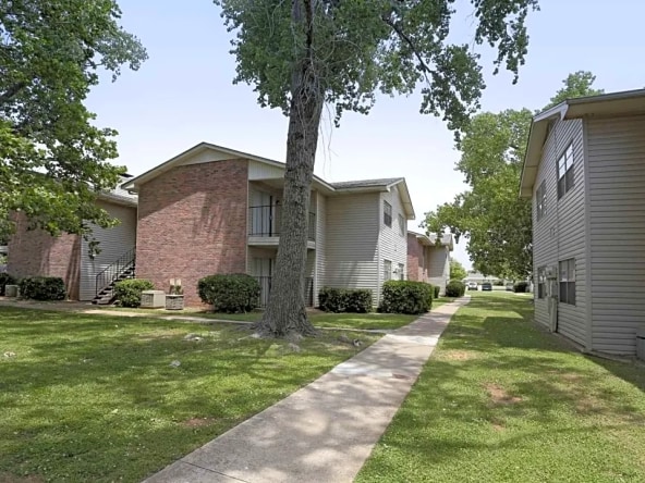 5531 S Sunnylane Rd in Oklahoma City, OK - Building Photo