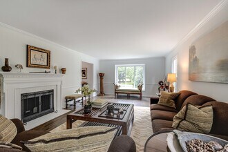 1441 Lawrence Ave in Lake Forest, IL - Building Photo - Building Photo