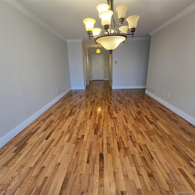 241 Kearsing Pkwy in Monsey, NY - Building Photo - Building Photo