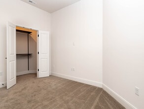 Chelsea in St. Louis, MO - Building Photo - Interior Photo