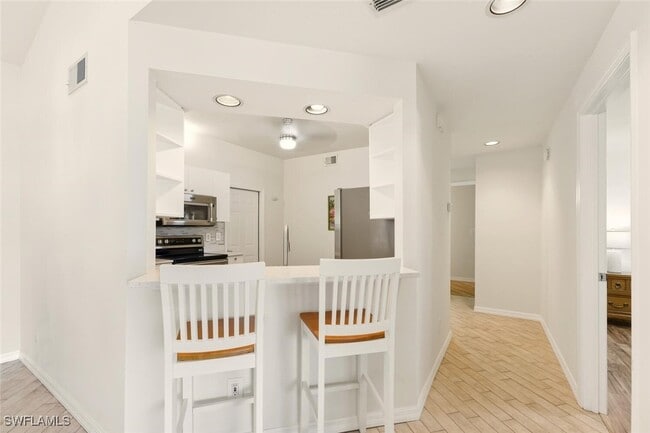 property at 636 Windsor Sq