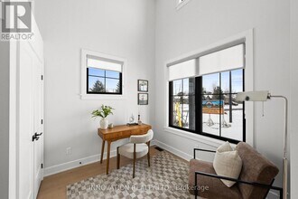 300 Hilversum Ln in Ottawa, ON - Building Photo - Building Photo