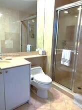 785 Crandon Blvd in Key Biscayne, FL - Foto de edificio - Building Photo