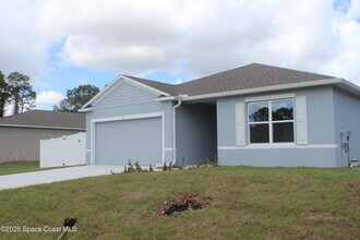 251 Crosspoint St SE in Palm Bay, FL - Building Photo - Building Photo