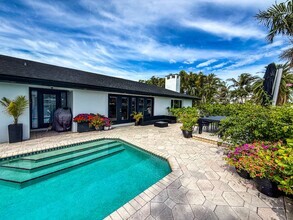 221 Howard Dr in Belleair Beach, FL - Building Photo - Building Photo
