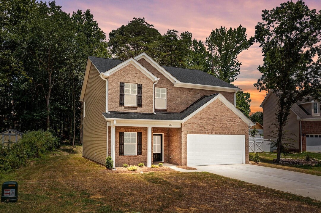 1301 Stonewyck Dr in Salisbury, NC - Building Photo