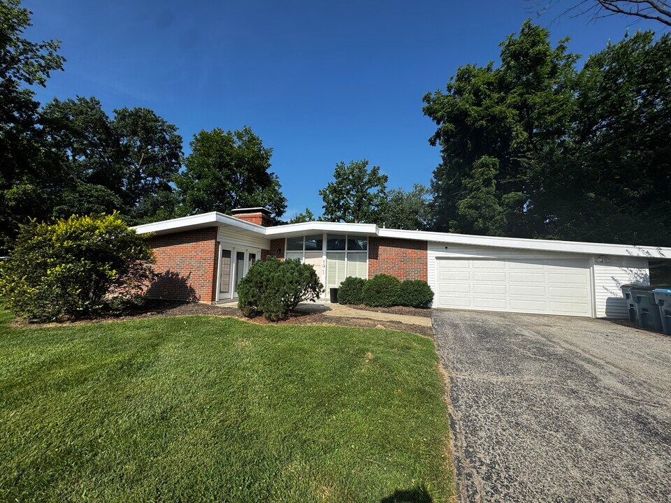 19 Stoneyside Ln in St. Louis, MO - Building Photo