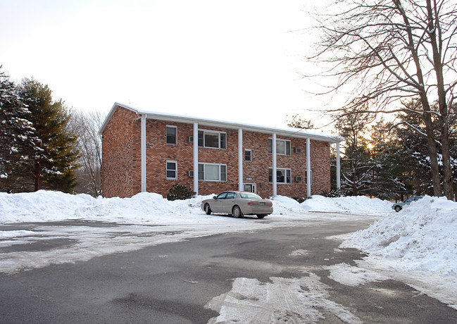 Blue Barns Apartments in Ballston Lake, NY - Foto de edificio - Building Photo