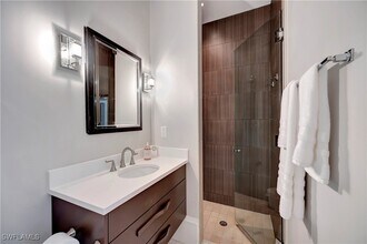 1375 Gordon Dr in Naples, FL - Building Photo - Building Photo