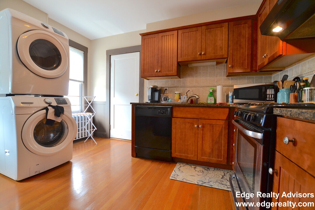 12 S Crescent Circuit in Boston, MA - Building Photo