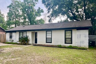 7752 Deborah Dr in Pensacola, FL - Building Photo
